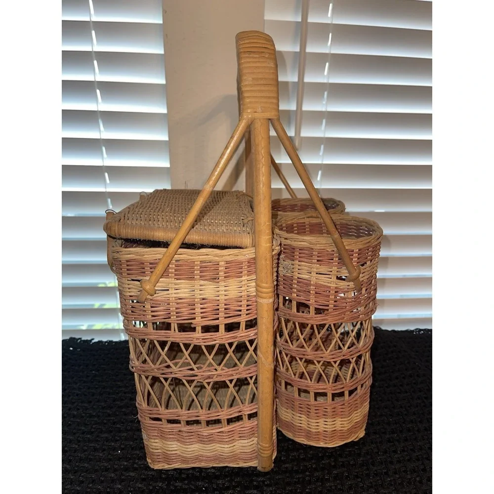 Vintage MCM Wicker Woven Picnic‎ Basket 2 Wine Bottle Holder Handle & Lid W/Red